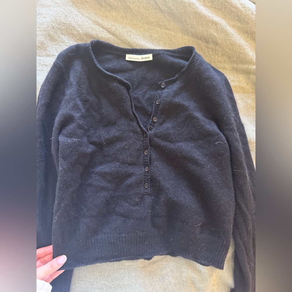 Reformation | Size Medium | Cropped Black Cashmere Sweater
